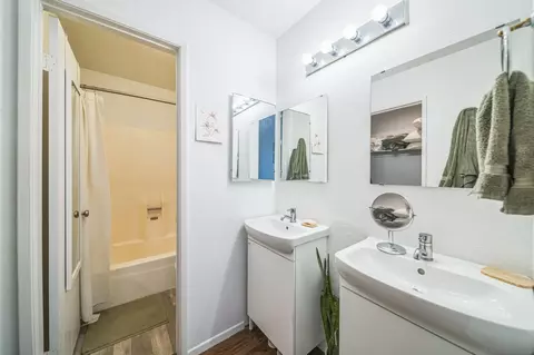 Bath - 970 Marlin Dr, Vista, CA 92084 photo 1 of 4