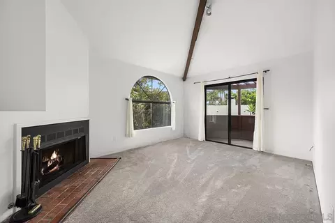 1943 Diamond St, San Diego, CA 92109