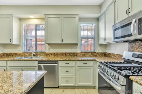 Kitchen - 1307 Isabella Way, Vista, CA 92084 photo 4 of 5