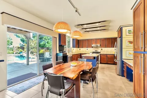 Kitchen - 43054 Manchester Ct, Temecula, CA 92592 photo 2 of 4