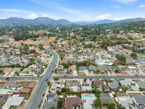 View/Area - 812 Alveda Ave, El Cajon, CA 92019 photo 6 of 12