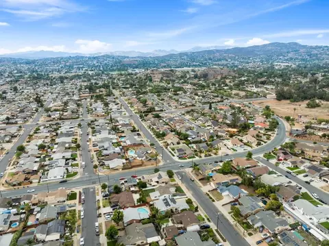 View/Area - 812 Alveda Ave, El Cajon, CA 92019 photo 5 of 12