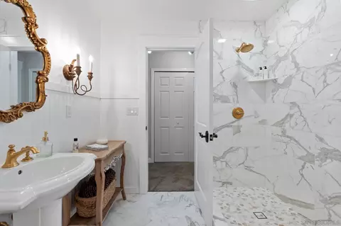 Bath - 7155 Circa De Media, Escondido, CA 92029 photo 2 of 3