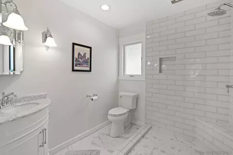 Bath - 7155 Circa De Media, Escondido, CA 92029 photo 3 of 3