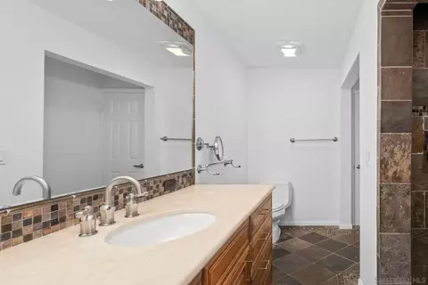 Bath - 6937 Paseo Laredo, La Jolla, CA 92037 photo 4 of 5