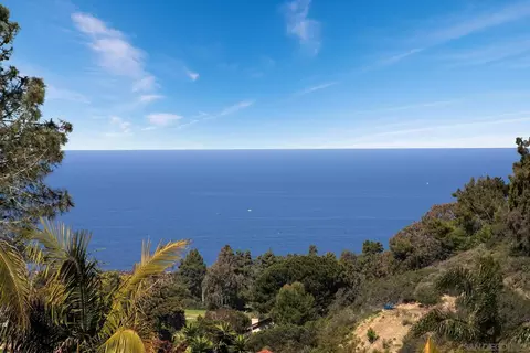 View/Area - 6937 Paseo Laredo, La Jolla, CA 92037 photo 3 of 5