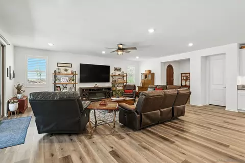 2313 E Lincoln Ave, Escondido, CA 92027 photo 10