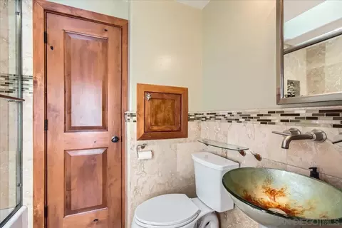 Bath - 4359 Date Ave, La Mesa, CA 91941 photo 4 of 4