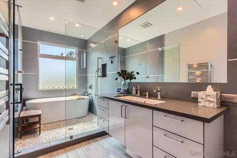 Bath - 4359 Date Ave, La Mesa, CA 91941 photo 1 of 4