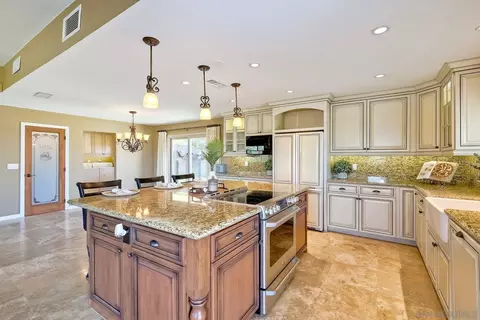 1070 El Paseo, Vista, CA 92084