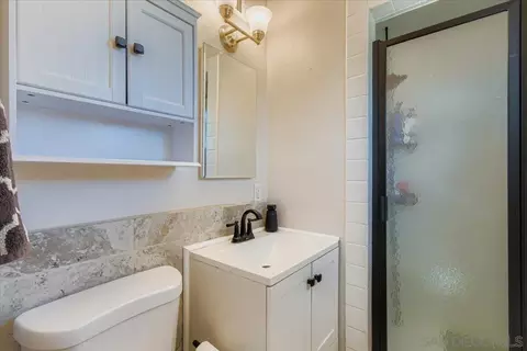Bath - 992 Ednabelle Ct, El Cajon, CA 92021 photo 2 of 2