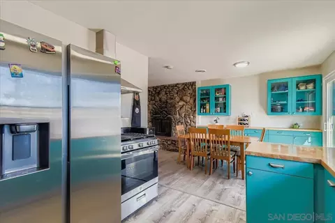Kitchen - 992 Ednabelle Ct, El Cajon, CA 92021 photo 3 of 4