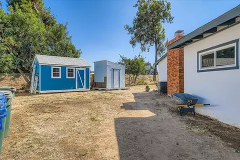 Exterior - 992 Ednabelle Ct, El Cajon, CA 92021 photo 7 of 9