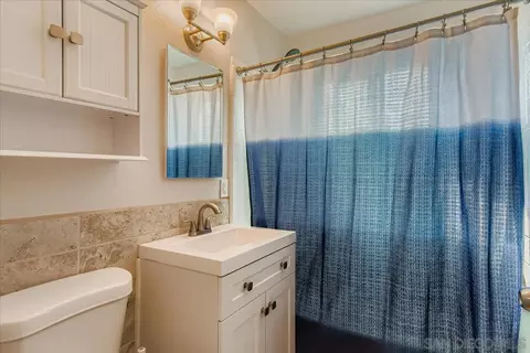 Bath - 992 Ednabelle Ct, El Cajon, CA 92021 photo 1 of 2