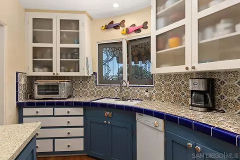 Kitchen - 2755 Eagle St, San Diego, CA 92103 photo 2 of 3