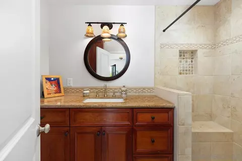 Bath - 2755 Eagle St, San Diego, CA 92103 photo 2 of 2