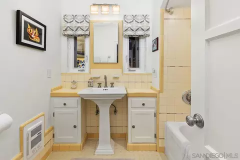 Bath - 2755 Eagle St, San Diego, CA 92103 photo 1 of 2