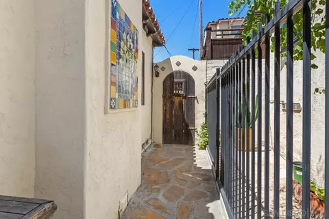 Exterior - 2755 Eagle St, San Diego, CA 92103 photo 9 of 10