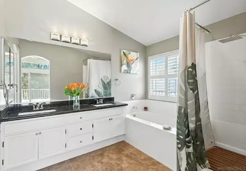Bath - 8747 Gracilior Pl, Escondido, CA 92026 photo 2 of 3