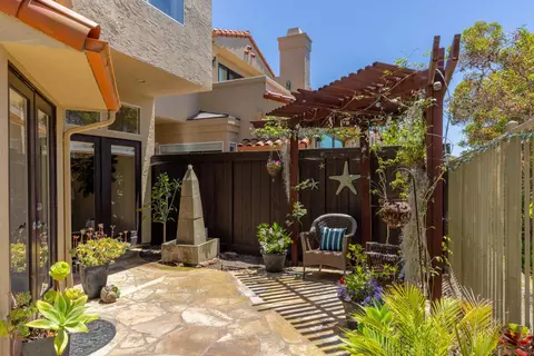 Exterior - 1466 Caminito Solidago, La Jolla, CA 92037 photo 2 of 10