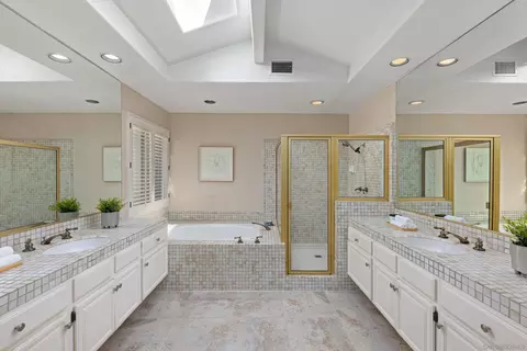 Bath - 1466 Caminito Solidago, La Jolla, CA 92037 photo 2 of 3