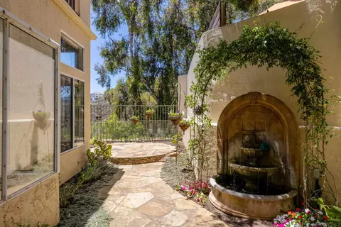 Exterior - 1466 Caminito Solidago, La Jolla, CA 92037 photo 6 of 10