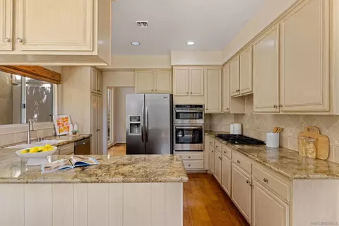 Kitchen - 1466 Caminito Solidago, La Jolla, CA 92037 photo 2 of 2