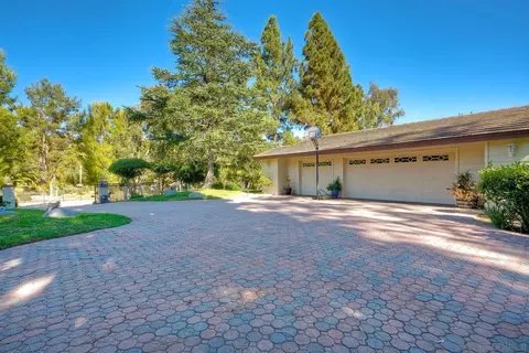 2183 Lundy Lake Dr, Escondido, CA 92029 photo 2