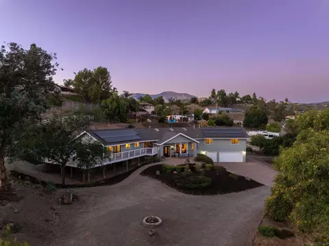 9844 Lorraine Ridge Trl, El Cajon, CA 92021
