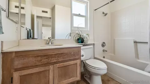 Bath - 27468 Rosebay Ct, Temecula, CA 92591 photo 7 of 7