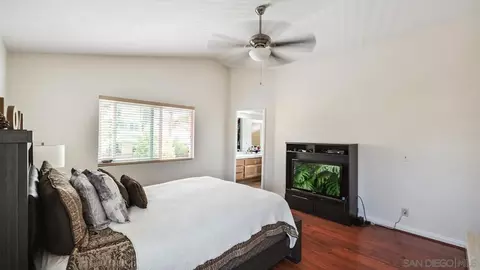 Bedroom - 27468 Rosebay Ct, Temecula, CA 92591 photo 13 of 15