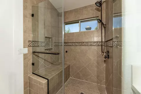 Bath - 13635 Janeen Pl, Poway, CA 92064 photo 3 of 4