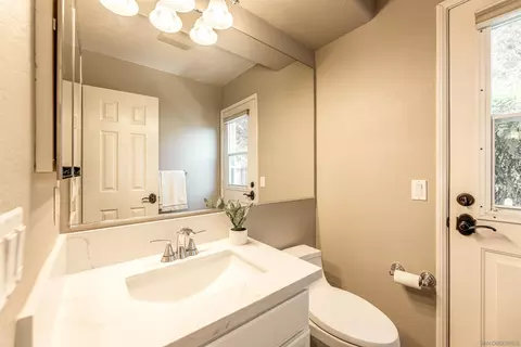 Bath - 13635 Janeen Pl, Poway, CA 92064 photo 1 of 4