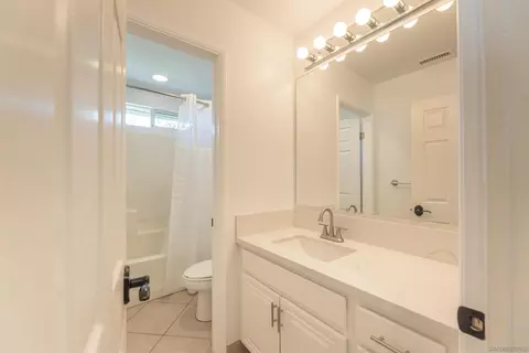 Bath - 13635 Janeen Pl, Poway, CA 92064 photo 4 of 4