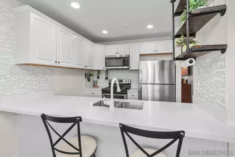 Kitchen - 219 Candice Pl, Vista, CA 92083 photo 5 of 8