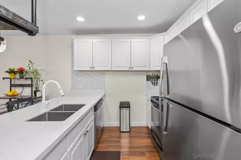 Kitchen - 219 Candice Pl, Vista, CA 92083 photo 3 of 8