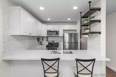 Kitchen - 219 Candice Pl, Vista, CA 92083 photo 6 of 8
