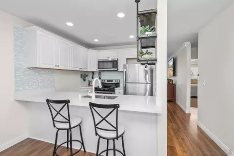 Kitchen - 219 Candice Pl, Vista, CA 92083 photo 4 of 8
