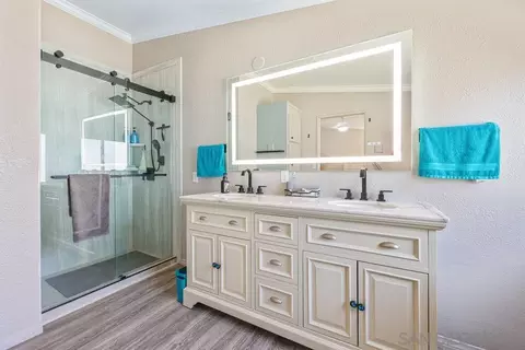Bath - 1435 Puritan Dr, Oceanside, CA 92057 photo 1 of 2