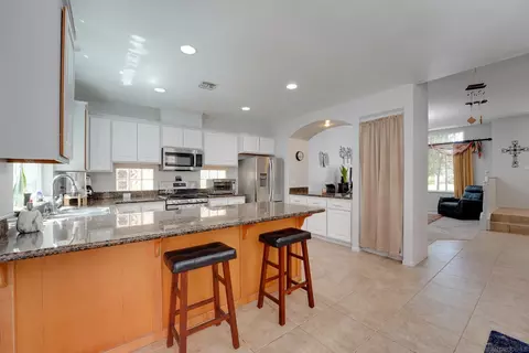 Kitchen - 114 Cityscape Gln, Escondido, CA 92027 photo 2 of 8