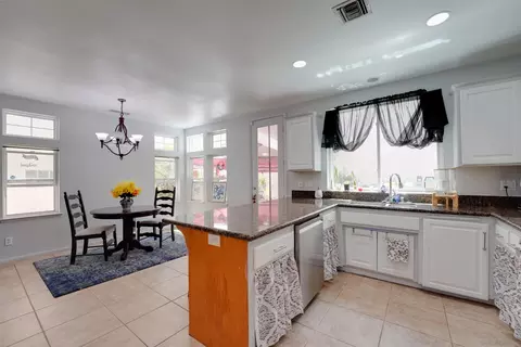 Kitchen - 114 Cityscape Gln, Escondido, CA 92027 photo 6 of 8