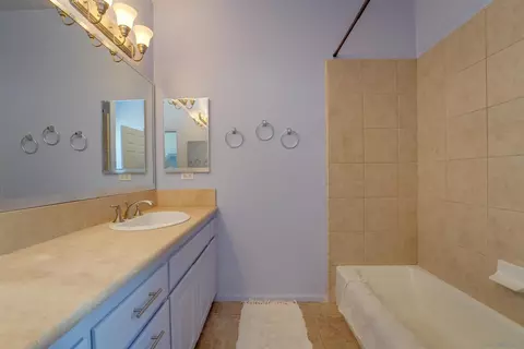 Bath - 114 Cityscape Gln, Escondido, CA 92027 photo 7 of 8