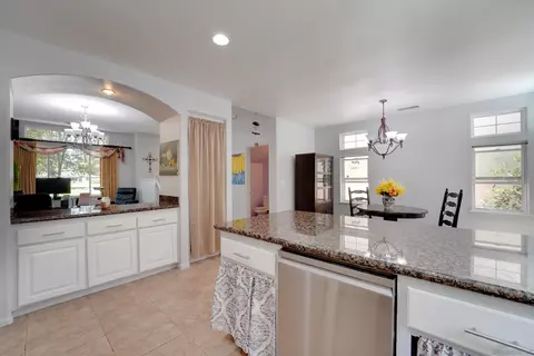 Kitchen - 114 Cityscape Gln, Escondido, CA 92027 photo 7 of 8