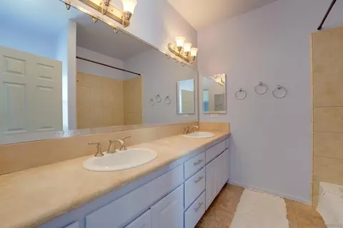 Bath - 114 Cityscape Gln, Escondido, CA 92027 photo 6 of 8