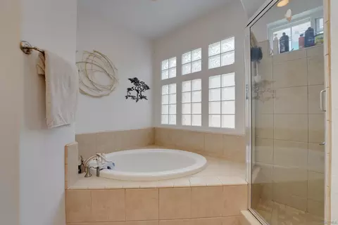 Bath - 114 Cityscape Gln, Escondido, CA 92027 photo 4 of 8