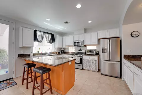 Kitchen - 114 Cityscape Gln, Escondido, CA 92027 photo 4 of 8