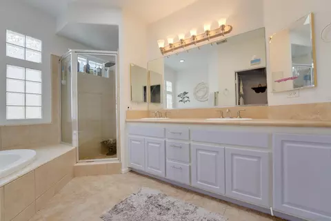 Bath - 114 Cityscape Gln, Escondido, CA 92027 photo 5 of 8