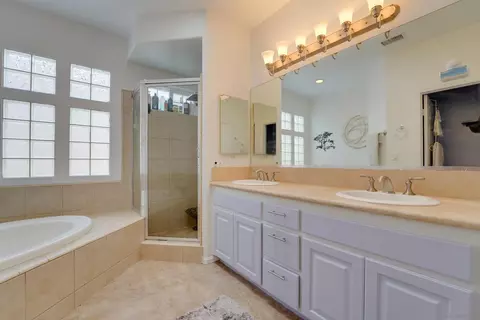 Bath - 114 Cityscape Gln, Escondido, CA 92027 photo 3 of 8