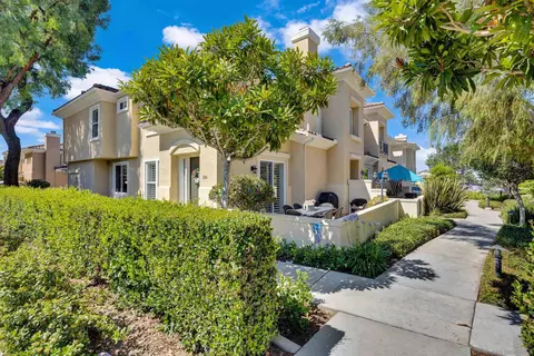 206 Via Vicini, Rancho Santa Margarita, CA 92688