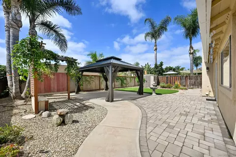 Exterior - 250 Del Mesa Ct, Oceanside, CA 92058 photo 3 of 5